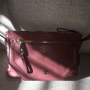 Jennifer Lopez Pink over the shoulder bag